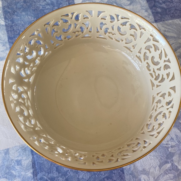 Exquisite Footed Centerpiece from Lenox Tracery Collection - Picture 4 of 6